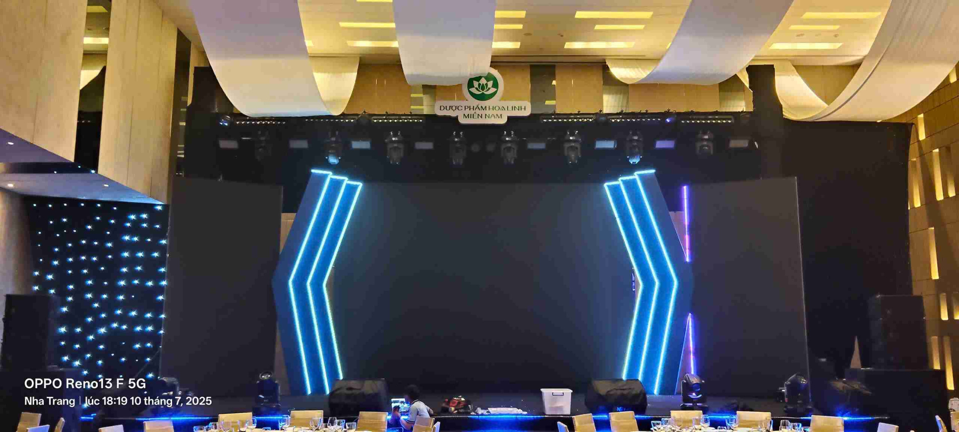 thiet ke thi cong booth 3d nha trang