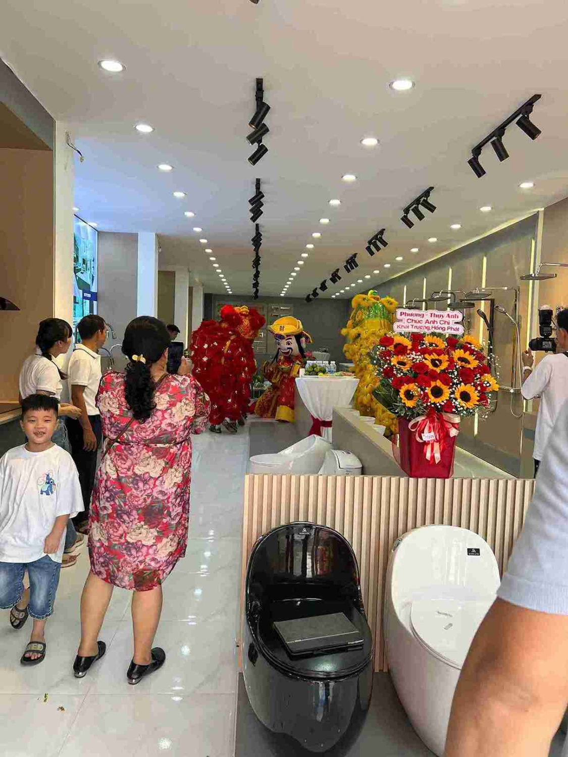 le khai truong showrom bep2