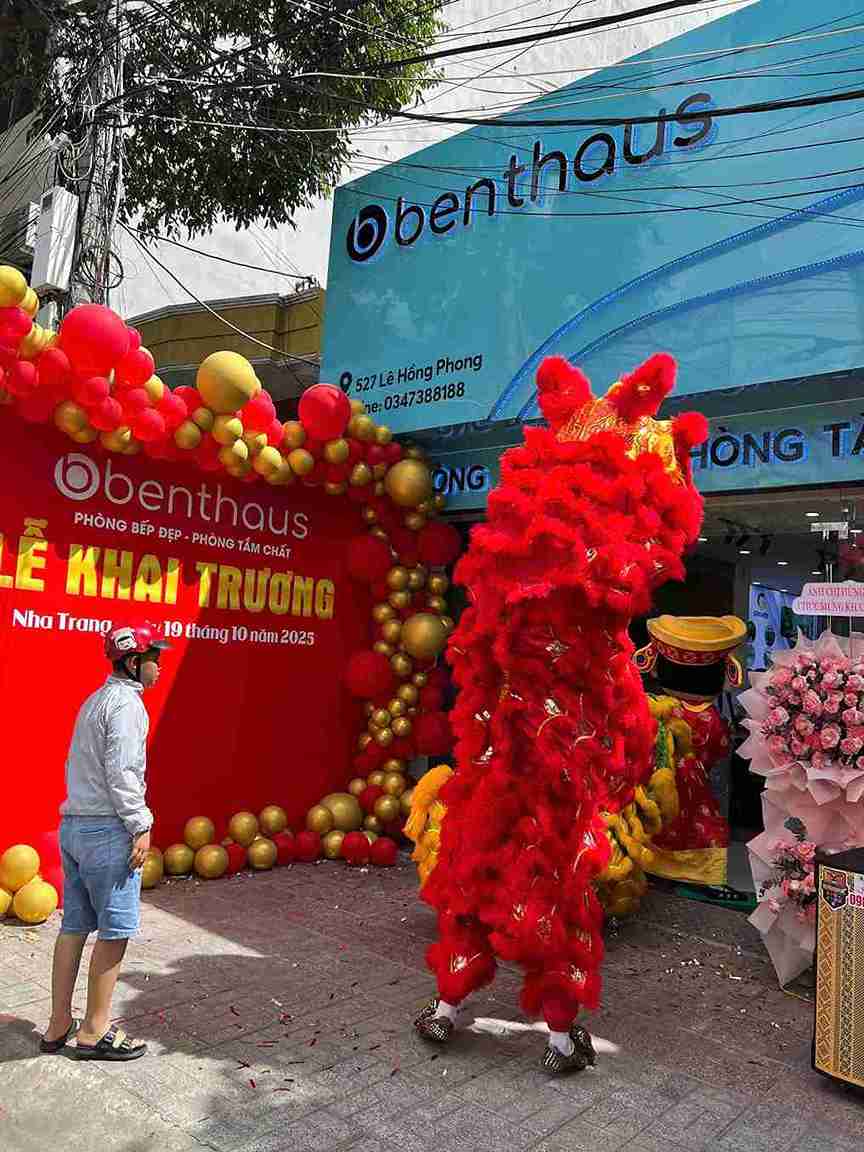 le khai truong showrom bep3