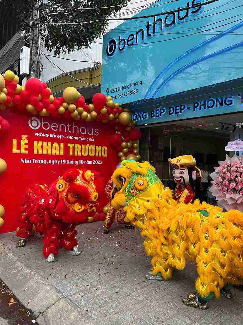 le khai truong showrom bep5